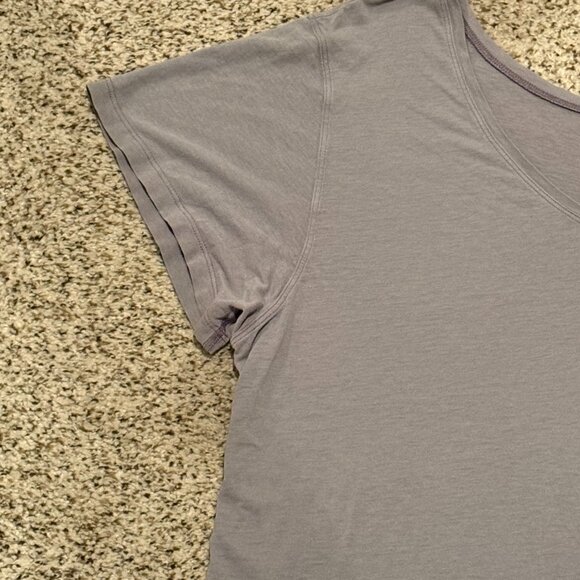 Lululemon | V-Neck Short Sleeve T-shirt | Grey | Size: 12 - Picture 7 of 8